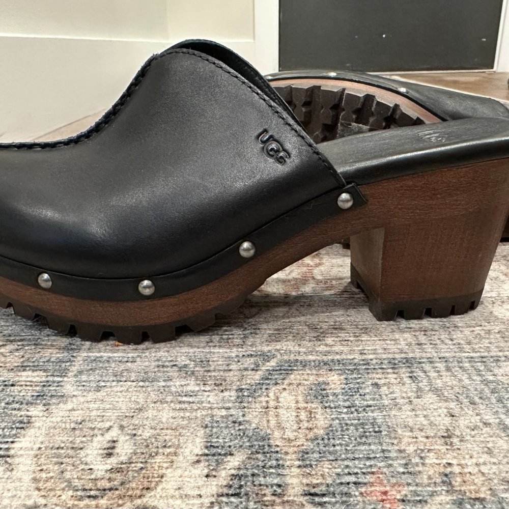UGG BLACK LEATHER BROWN HEEL STUDDED CLOG | SIZE 10